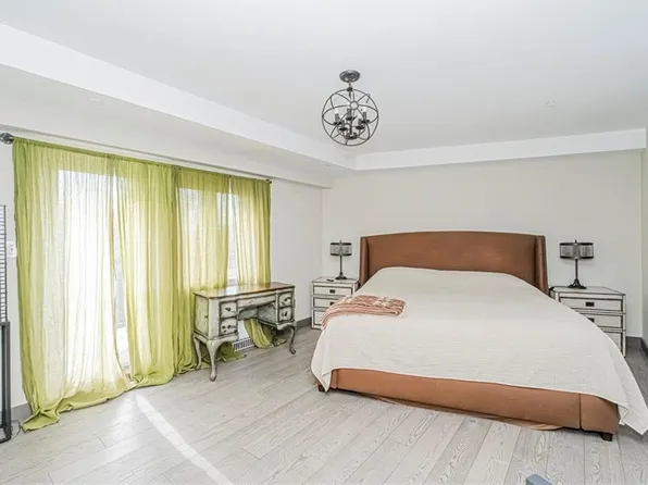 4766 Bedford Avenue image 12 of 29