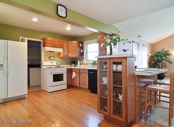 3rd image of 270 Aster Ln