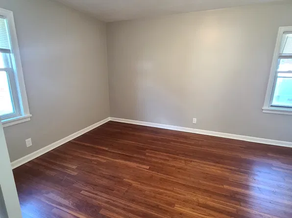 2011 Market St, Akron, OH 44313
