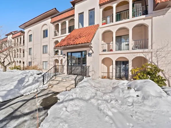 685 Oak St #12-9, Brockton, MA 02301