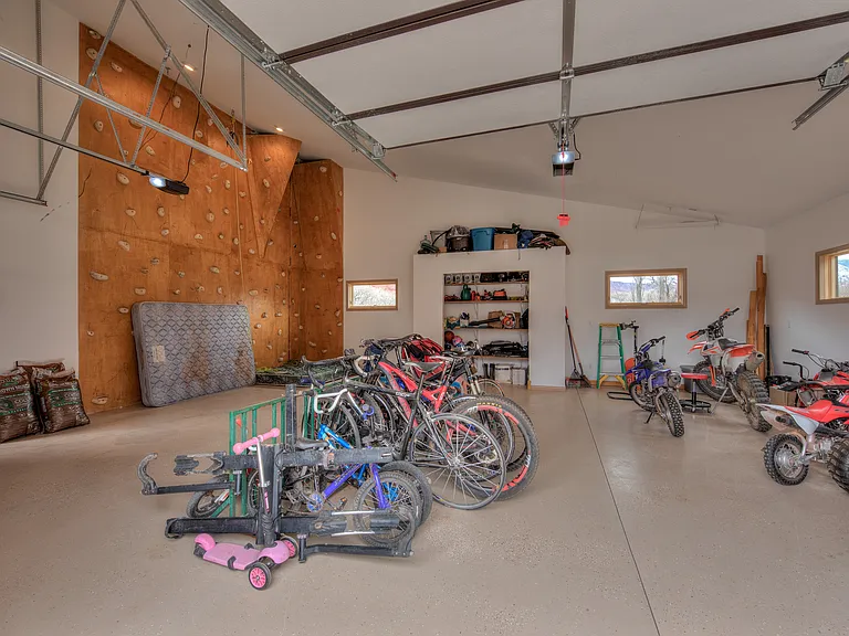 425 E Amber Ln — Photo 22