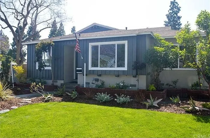 3403 Roxanne Ave — Photo 2