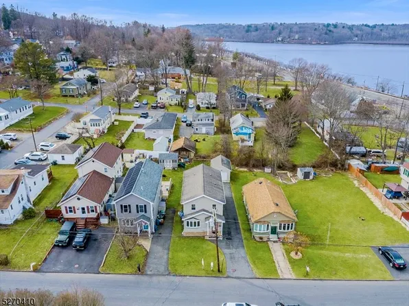 14 Woodsedge Ave, Mount Olive Twp., NJ 07828