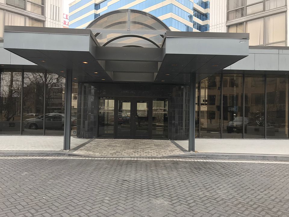 TWIN TOWERS ENTRANCE - REQUIRES KEY FOB OR CONCIERGE. LOBBY IS OPEN 24 HOURS