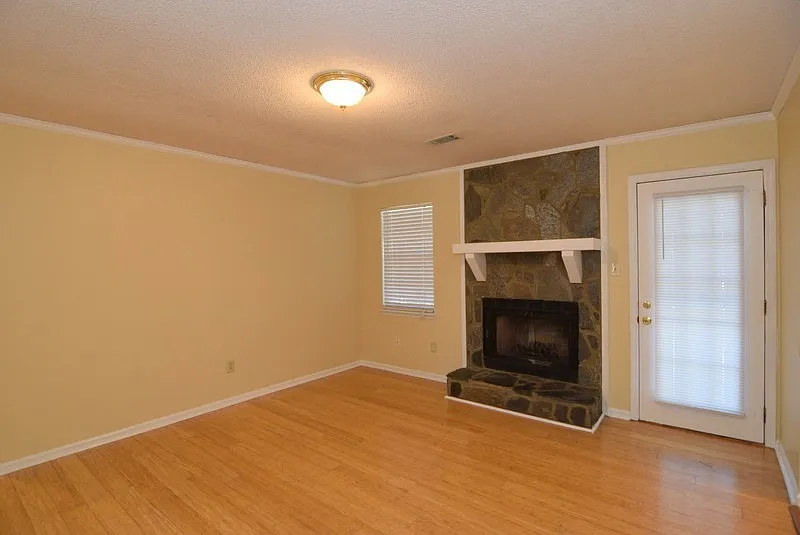 Columbia County 3 Bed/2 Bath w/ Fenced Back Yard — Photo 3