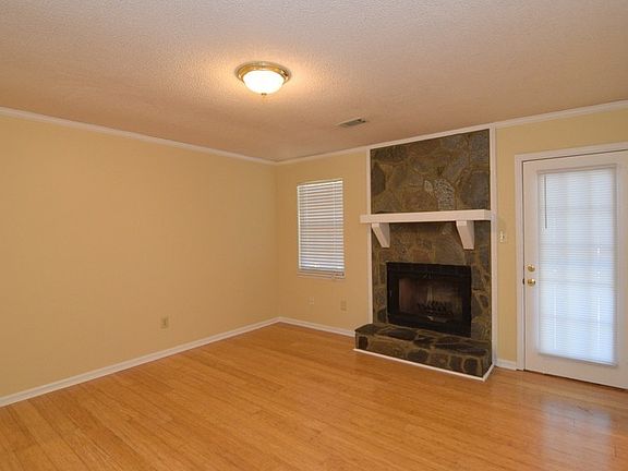 3rd image of 515 Ridgewood Dr