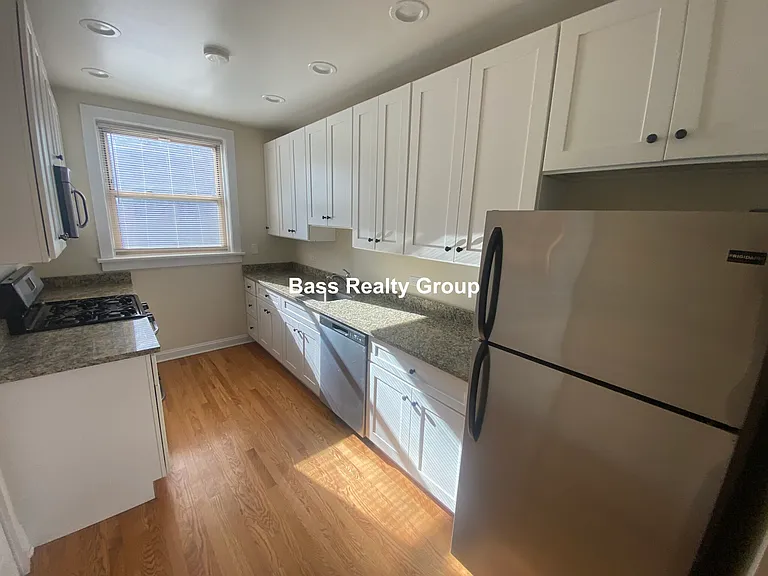 914 Crain St #3N — Photo 7