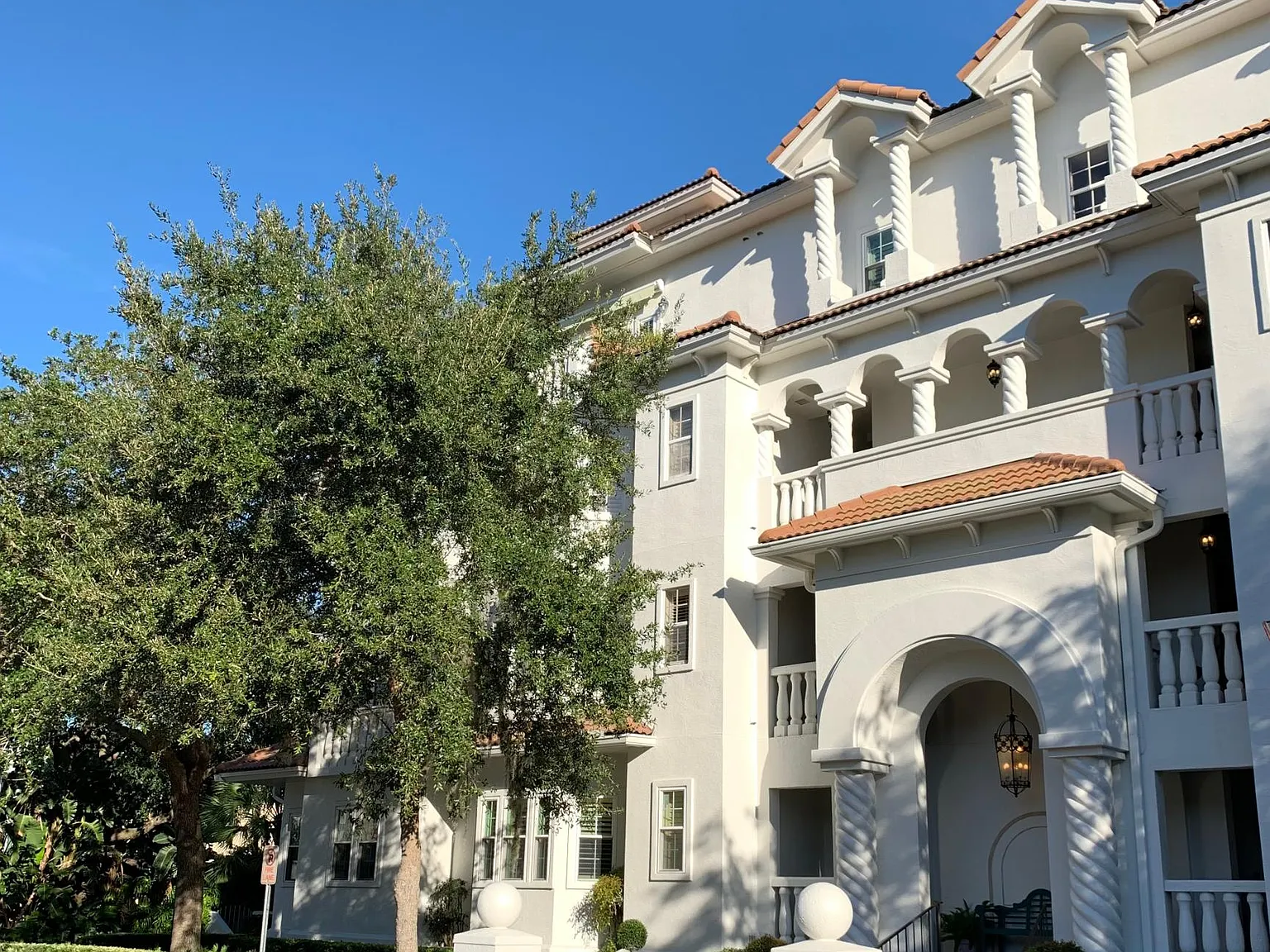 147 S Interlachen Ave — Photo 1