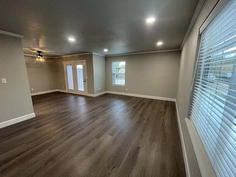 4400 Hemingway Dr #115 — Photo 6