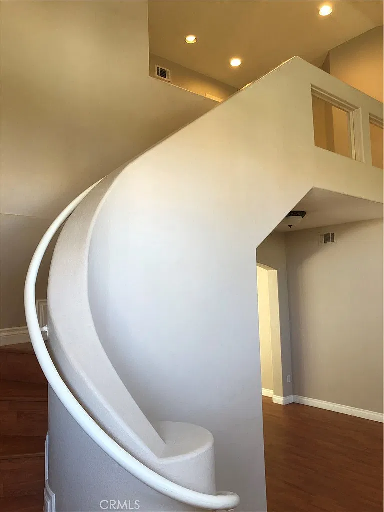 3 bed, 2.5 bath, 1689 sqft, $4,800 — Photo 4