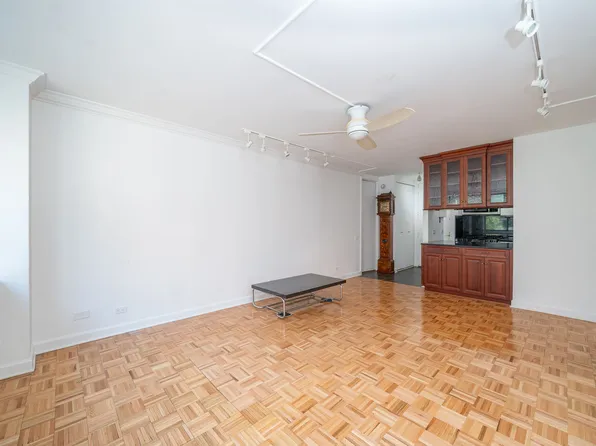 250 West 89th Street image 2 of 21