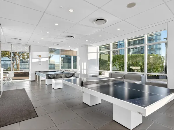 77 Hudson Street image 32 of 40