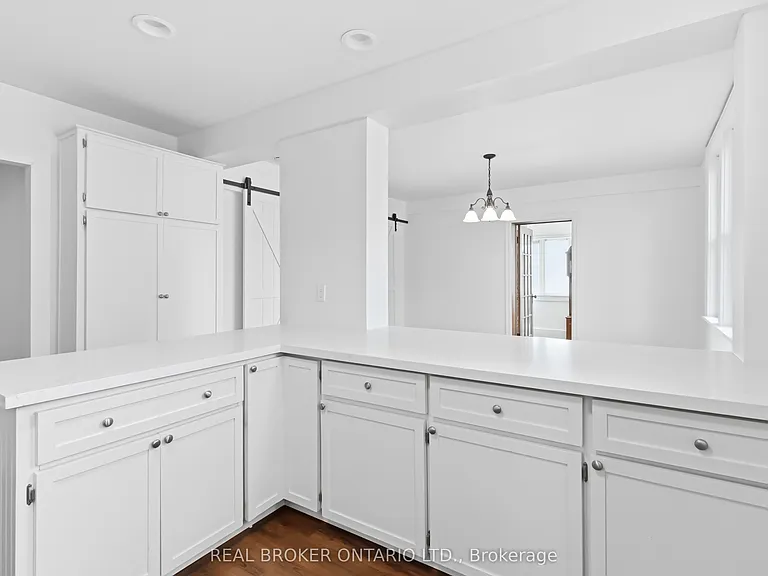 295 Plains Rd W #MAIN LEVEL — Photo 4