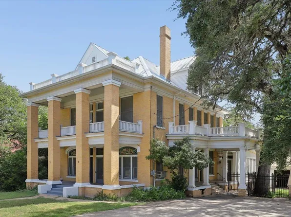 504 S Main St, Lockhart, TX 78644