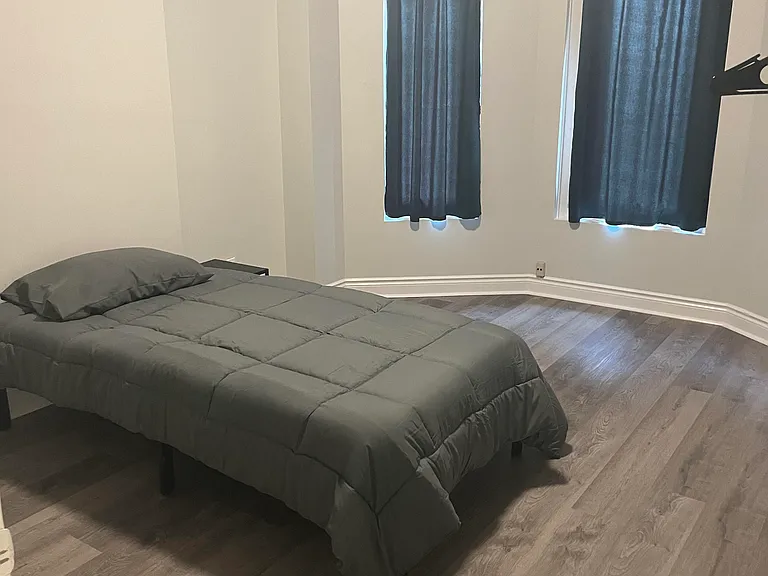188 Wellington St N #1 — Photo 9