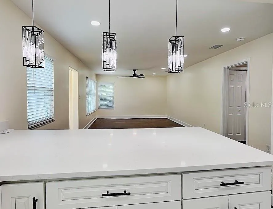 2 bed, 940 sqft, $2,050 — Photo 2