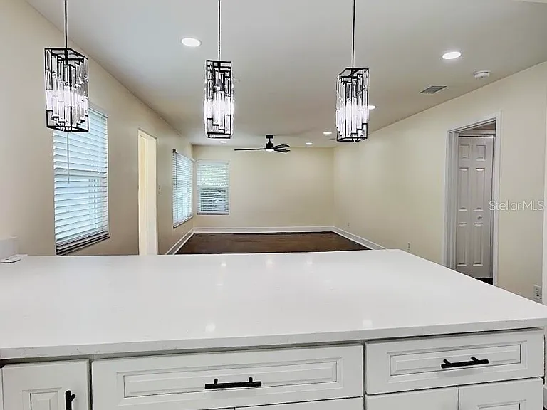 270 W Pineloch Ave — Photo 2