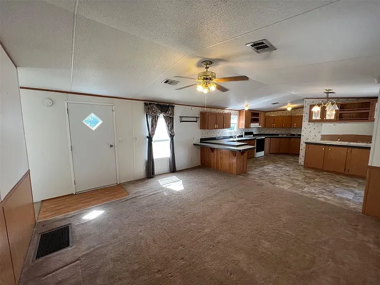 10429 Hudson Ave — Photo 13