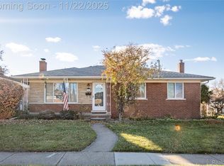 31029 Wellston Dr, Warren, MI 48093