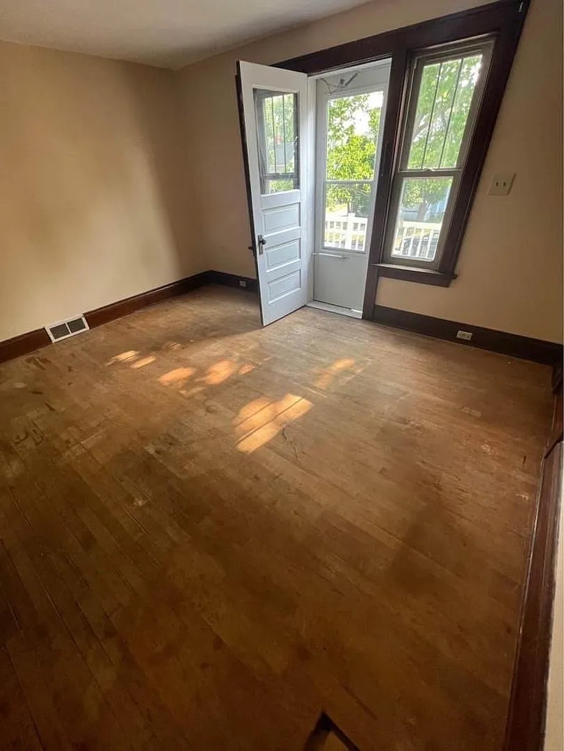 1036 S 4th Avenue — Photo 3