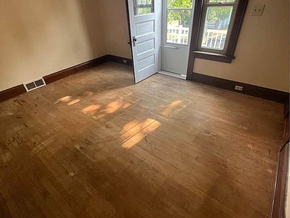 3rd image of 1036 S 4th Ave