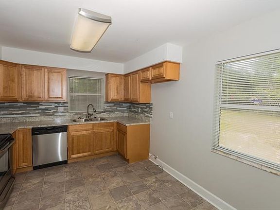 4th image of 106 Saint Kitts Cir