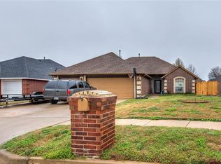 333 E Plantation Ter, Mustang, OK 73064
