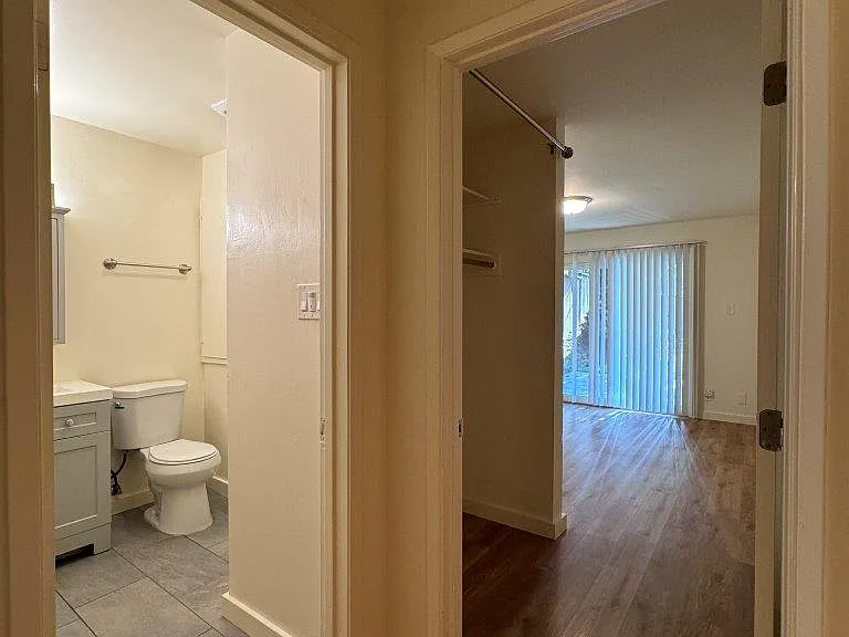 1555 Oxford Street — Photo 37
