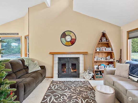 4th image of 2892 Fircrest Drive SE