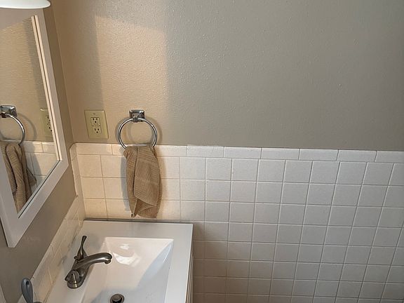4th image of 2502 W 2nd St