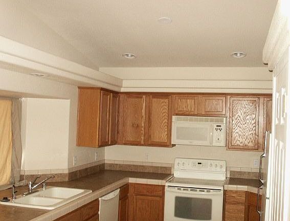 3rd image of 2410 E Prickly Pear Dr