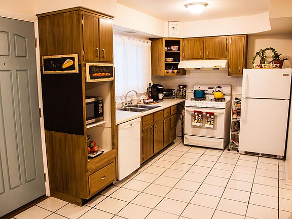 2nd image of 4616 N Ashland Ave APT D