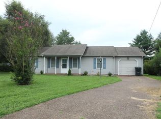 610 Foxfield Rd, Hopkinsville, KY 42240