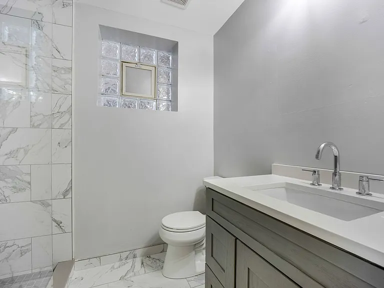 2033 W Huron St #G — Photo 6