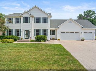 1594 Lone Oak Dr, Neenah, WI 54956