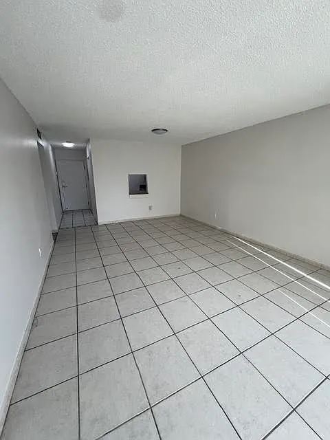 2 bed, 804 sqft, $1,900 — Photo 2
