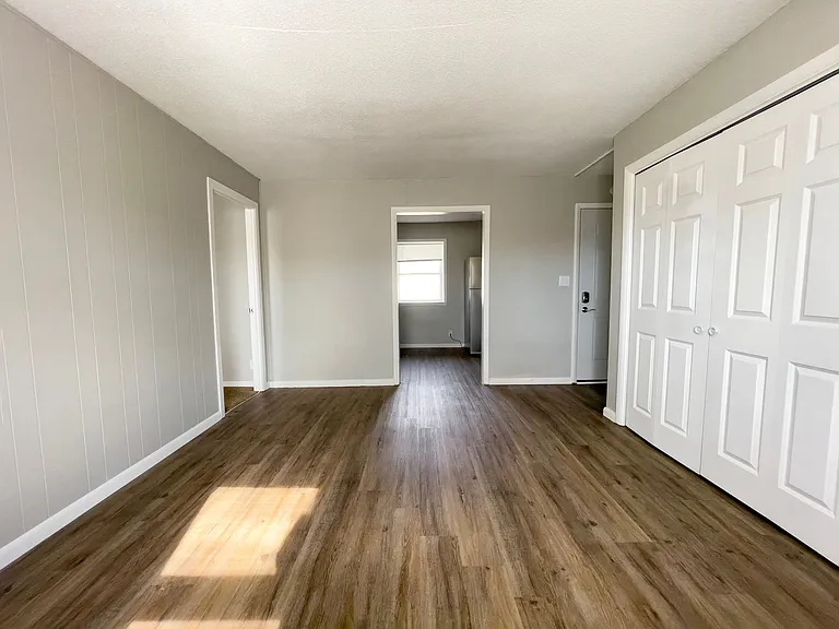 Preleasing For August! Close To Campus — Photo 7