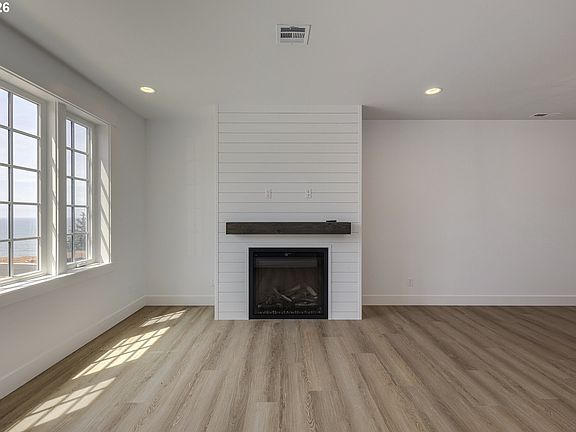 3rd image of 413 NE Moonwake Ln