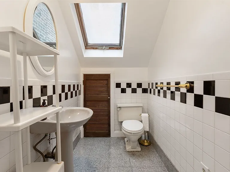 31 Myrtle St #4 — Photo 22