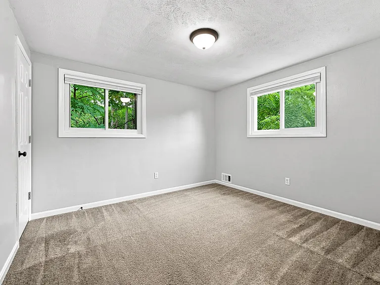 56 Pointview Rd — Photo 27