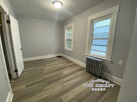 3rd image of 182 Lincoln Pl Floor 1
