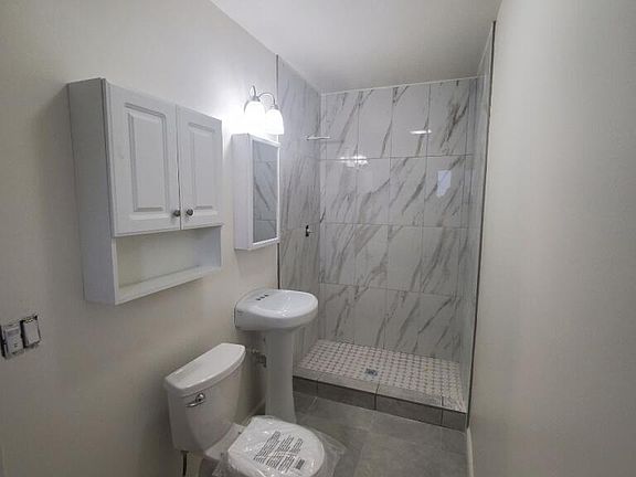 5th image of 13423 Burbank Blvd #28
