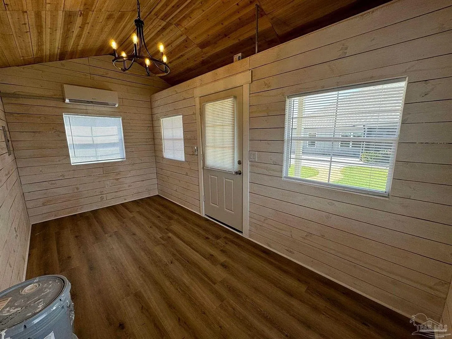 Charming 4 bedroom 3 bathroom Rental in Waters Edge — Photo 4