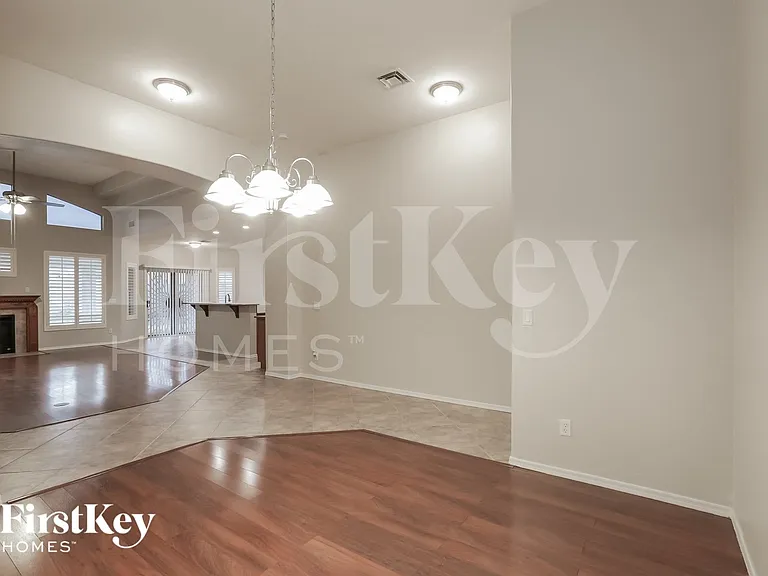 1027 W Samantha Way — Photo 7