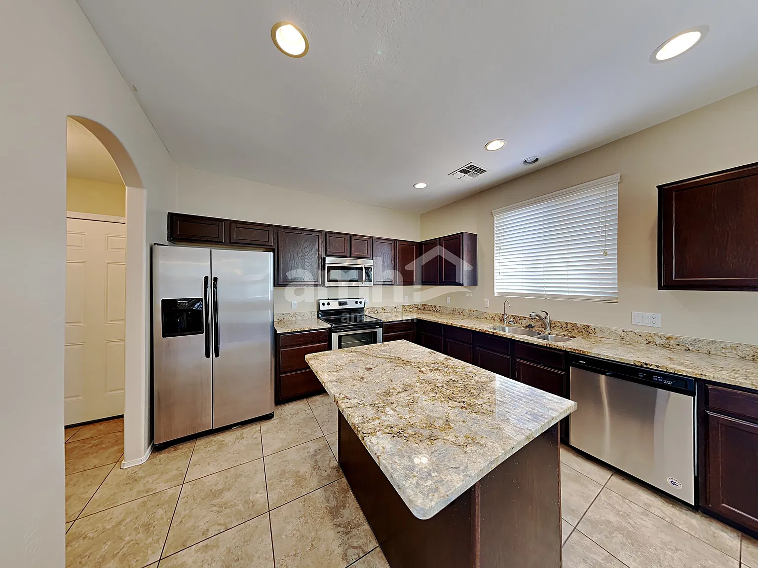 3 bed, 2.5 bath, 1932 sqft, $2,395 — Photo 3
