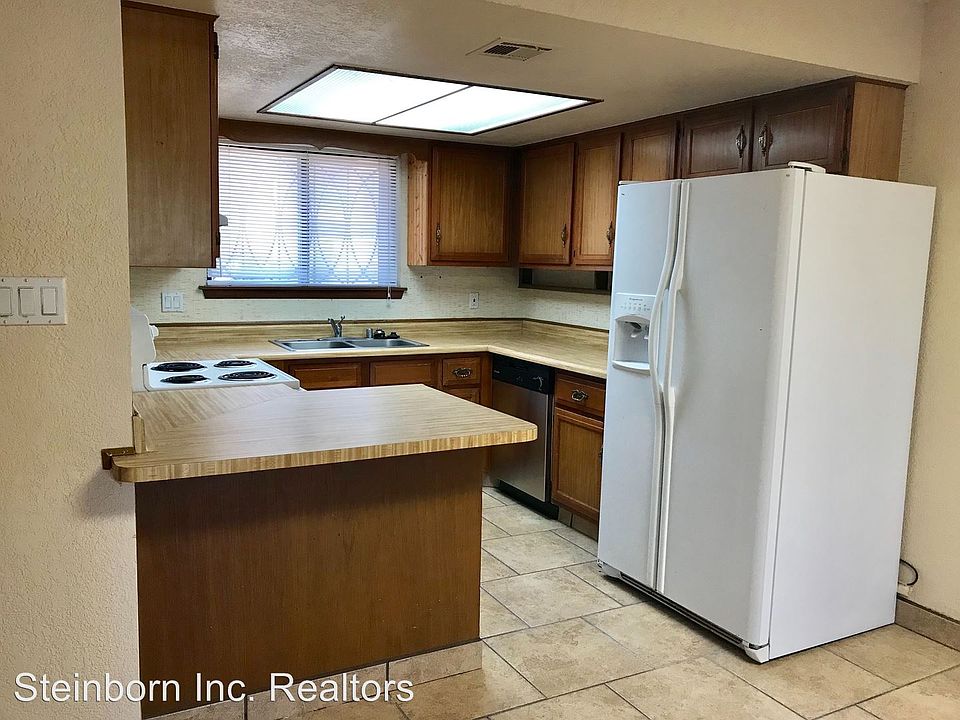 2nd image of 1005 Mormon Dr APT A
