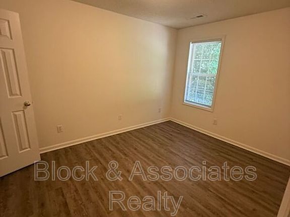 5th image of 515 Holly St