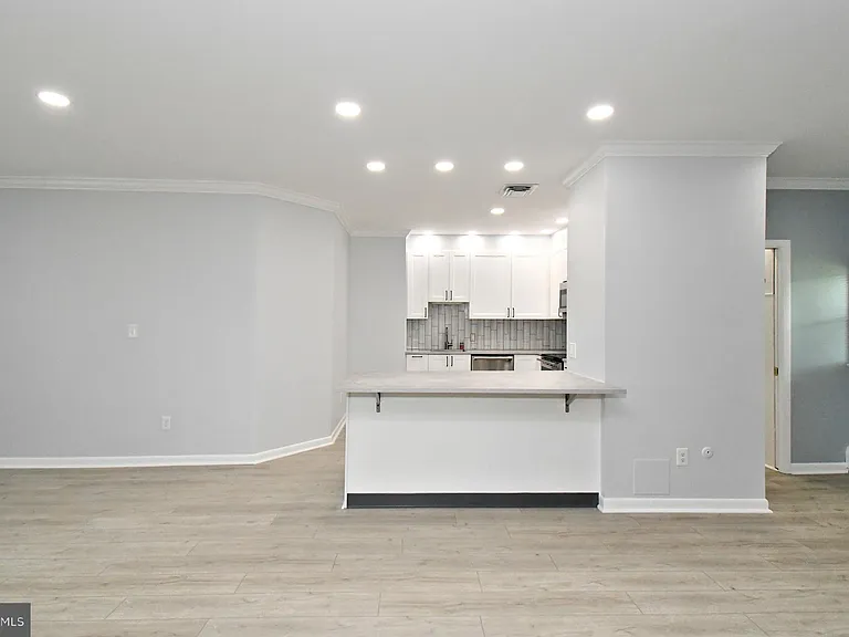137 S 3rd St #B — Photo 12