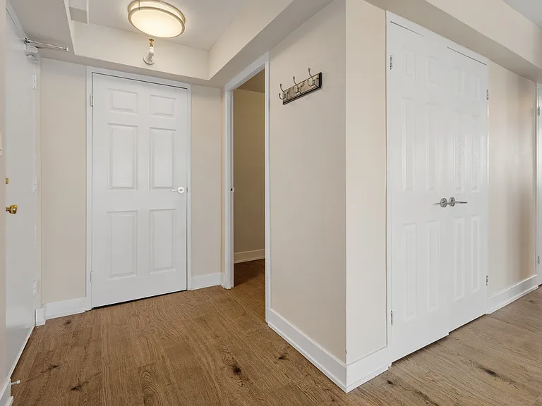 322 Brock St — Photo 7