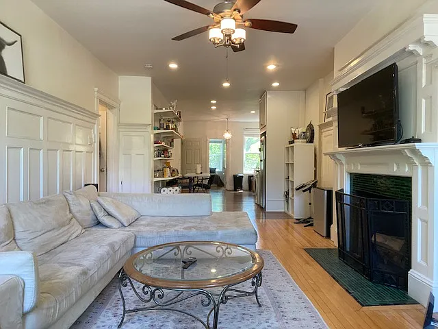 3 bed, 1146 sqft, $4,600 — Photo 2
